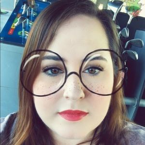 Meet your Posher, Pamela